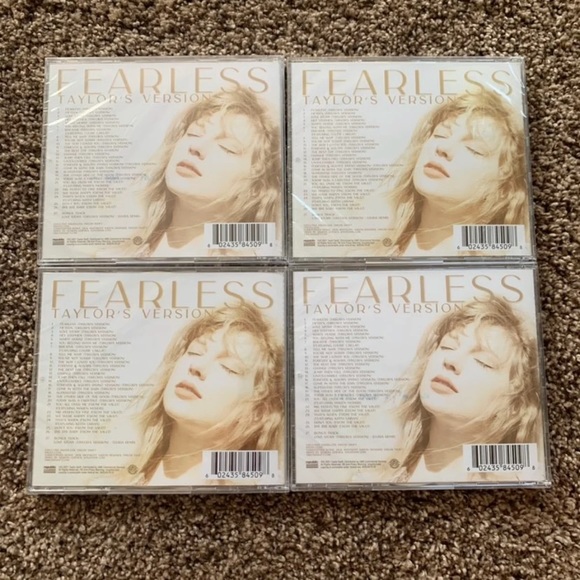 NEW Taylor Swift Signed Fearless (Taylor’s Version) CD - Picture 5 of 7